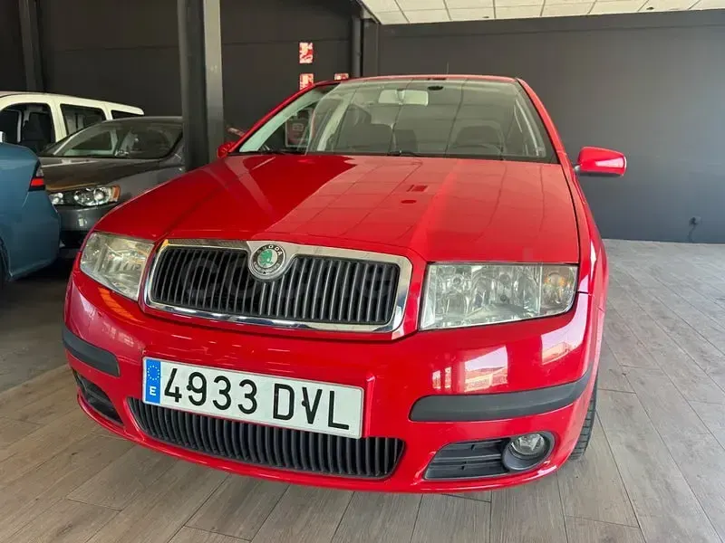 Usado Skoda Fabia 86 CV (63 kW) 2007 Rojo Berlina