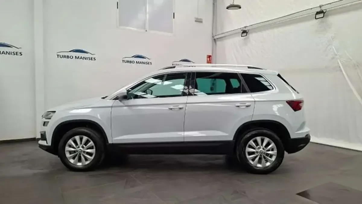 Usado Skoda Karoq Ambition 150 CV (110 kW) 2023 Blanco SUV