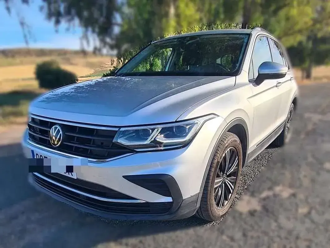 Usado VW Tiguan Life 150 CV (110 kW) 2021 Gris SUV