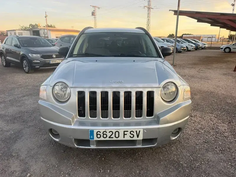 Usado Jeep Compass Limited 140 CV (102 kW) 2007 Gris / plata SUV