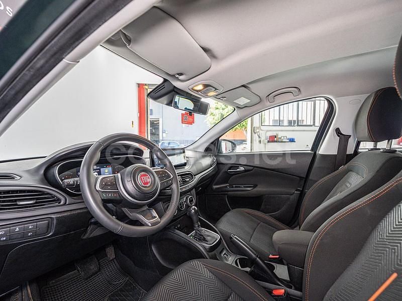 Usado Fiat Tipo Cross 131 CV (96 kW) 2023 Blanco Berlina