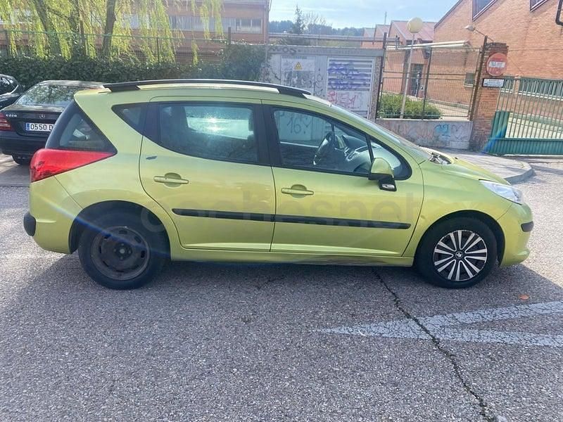 Usado Peugeot 207 75 CV (55 kW) 2009 Verde Familiar