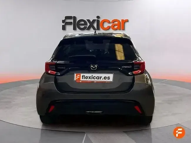 Usado Mazda 2 Comfort 92 CV (67 kW) 2023 Gris Utilitario