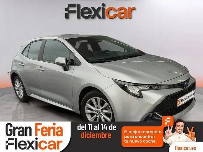Gris / plata Usado 2024 Toyota Corolla Active Berlina | 23.990 € (Precio justo) - Imagen 1/4