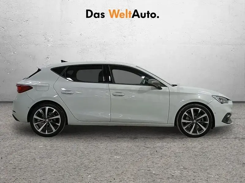 Usado Seat Leon FR 150 CV (110 kW) 2021 Blanco Berlina