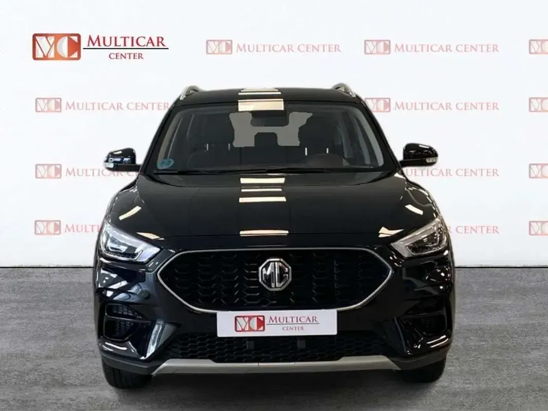 Käytetty MG ZS Comfort 106 HP (77 kW) 2024 Musta Katumaasturi
