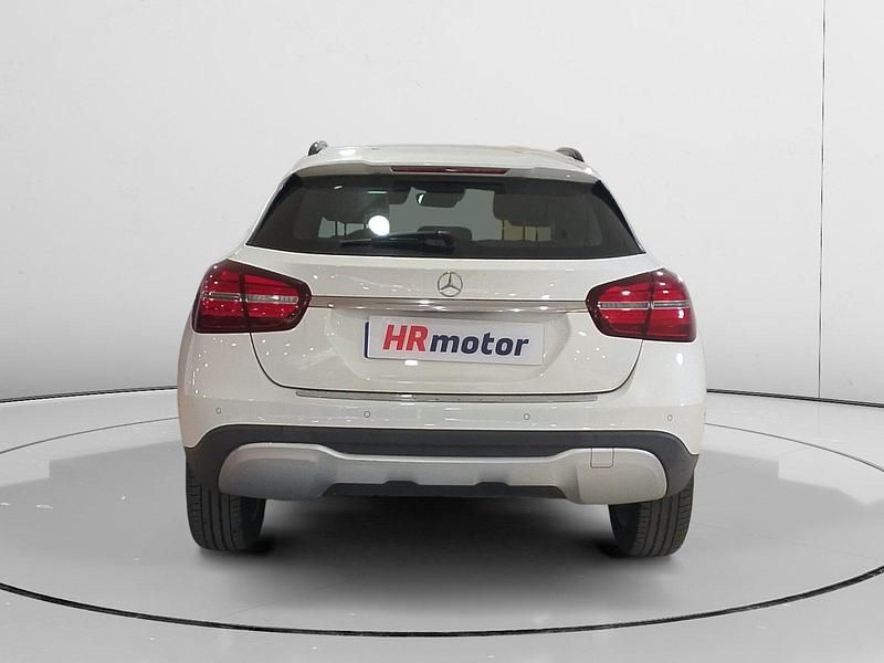Usado Mercedes GLA180 122 CV (89 kW) 2017 Blanco SUV