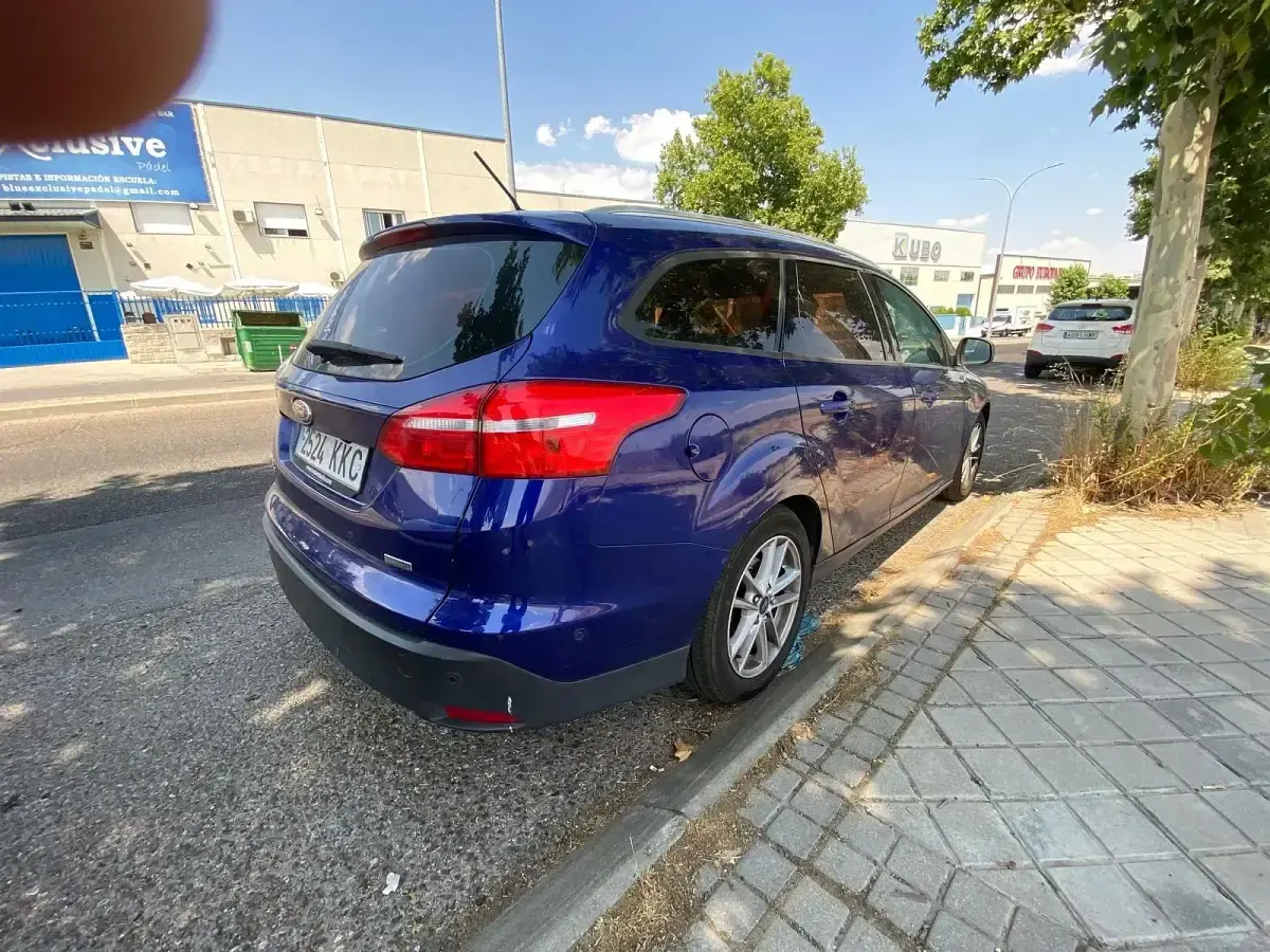 Usado Ford Focus Titanium 125 CV (91 kW) 2018 Azul Berlina