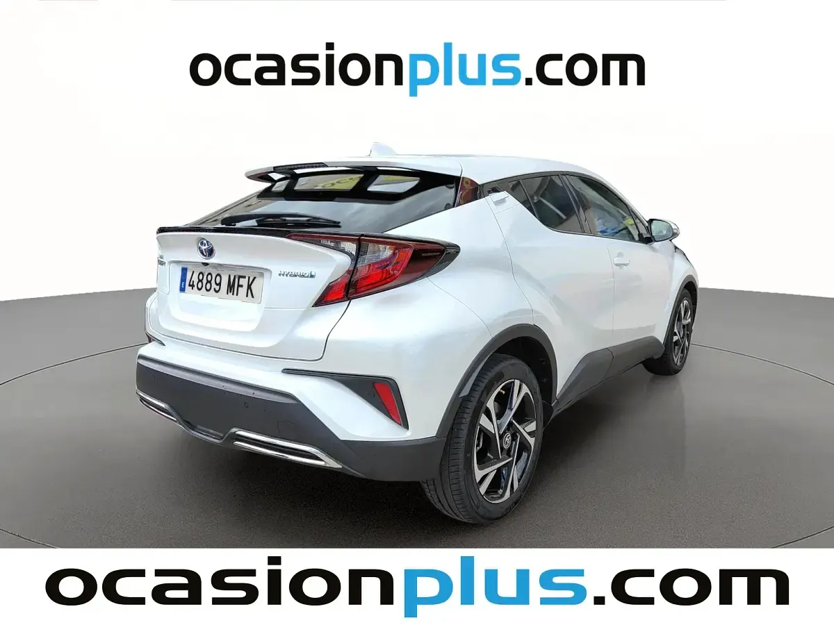 Begagnad Toyota C-HR Advance 122 HK (89 kW) 2023 Vit SUV