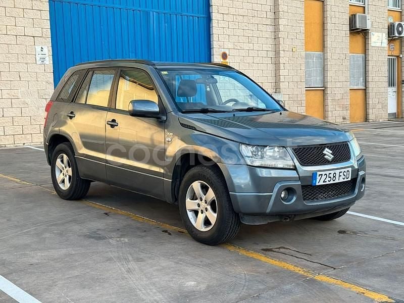 Gris / plata Usado 2007 Suzuki Grand Vitara SUV | 6890 € (Buen precio) - Imagen 1/4