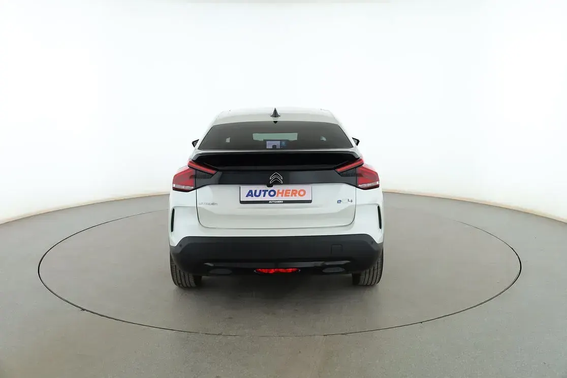Usado Citroën e-C4 Shine 100 kW (136 CV) 2023 Blanco Berlina