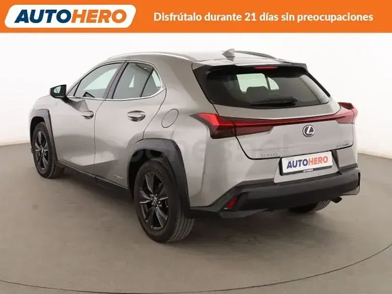 Usado Lexus UX 184 CV (135 kW) 2019 Gris / plata SUV