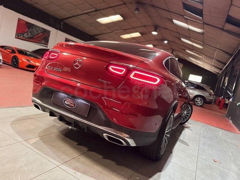 Usado Mercedes GLC300 245 CV (180 kW) 2021 Granate Coupe