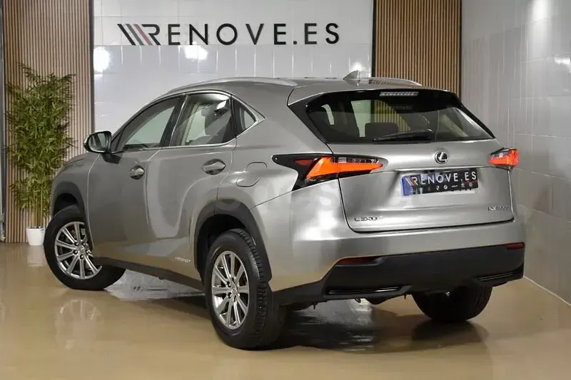 Usado Lexus NX300h 197 CV (144 kW) 2016 Gris / plata SUV
