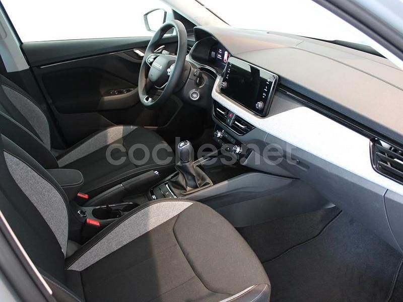 Nuevo Skoda Kamiq Selection 115 CV (84 kW) 2025 Gris / plata SUV