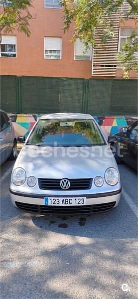 Usado VW Polo Trendline 64 CV (47 kW) 2004 Gris / plata Utilitario
