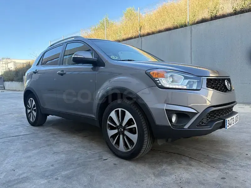 Usado SsangYong Korando 149 CV (109 kW) 2015 Gris / plata SUV