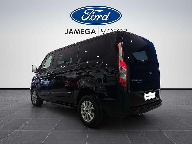 Usado Ford Tourneo Titanium 131 CV (96 kW) 2021 Negro Monovolumen