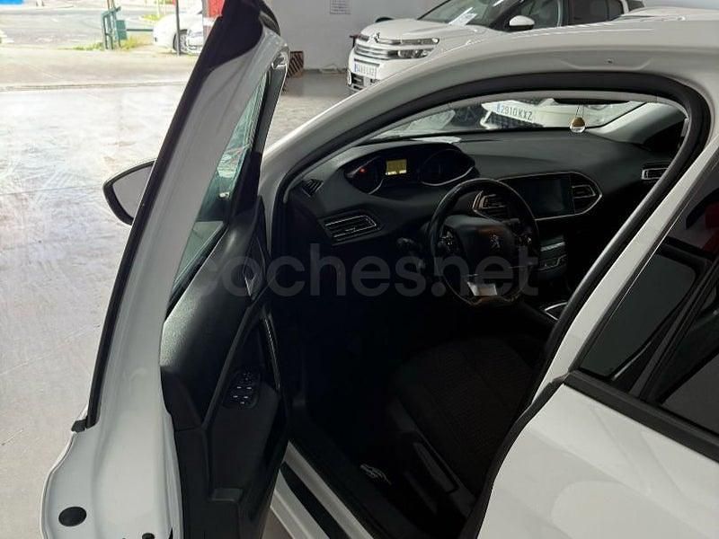 Usado Peugeot 308 Style 130 CV (95 kW) 2019 Blanco Berlina