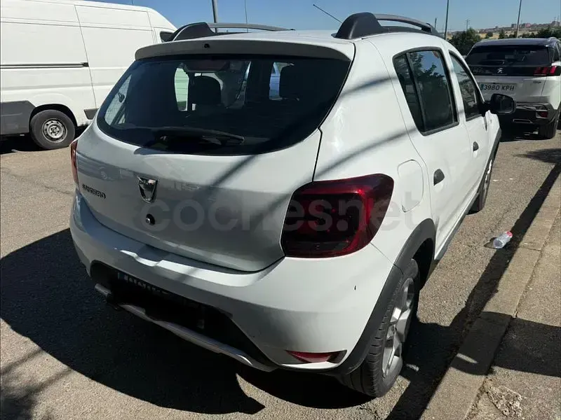 Usado Dacia Sandero Comfort 90 CV (66 kW) 2019 Blanco Berlina