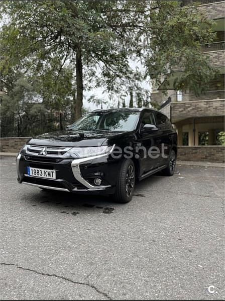 Usado Mitsubishi Outlander P-HEV 224 CV (164 kW) 2018 Negro SUV