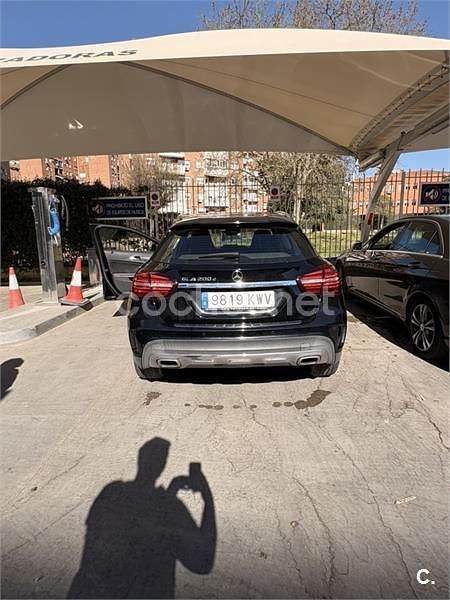 Usado Mercedes GLA200 136 CV (100 kW) 2019 Negro SUV