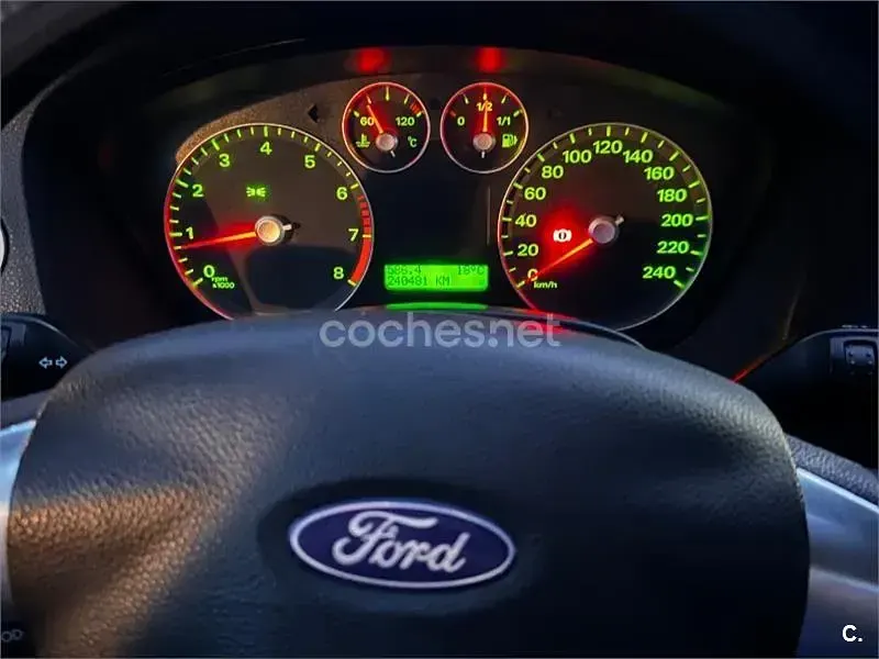 Usado Ford Focus Titanium 145 CV (106 kW) 2005 Blanco Berlina