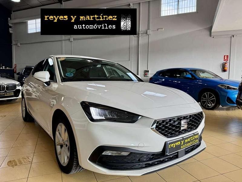 Usado Seat Leon Style 116 CV (85 kW) 2021 Blanco Utilitario