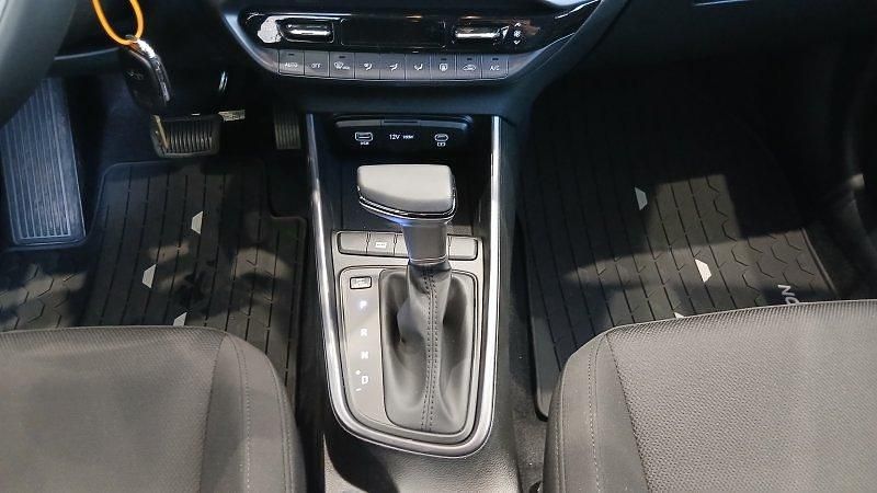 Usado Hyundai Bayon 100 CV (73 kW) 2025 Rojo dragon SUV