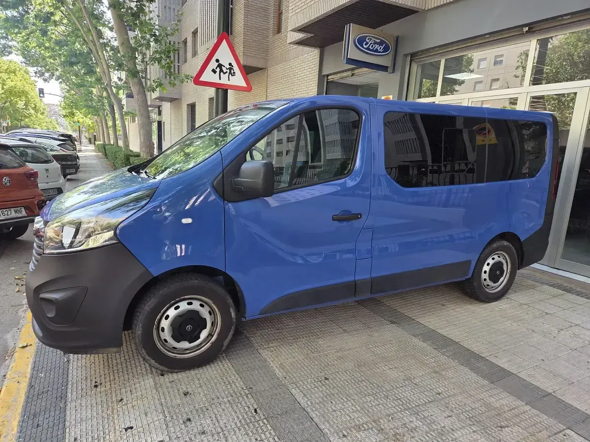 Usado Opel Vivaro S 125 CV (91 kW) 2016 Azul Monovolumen