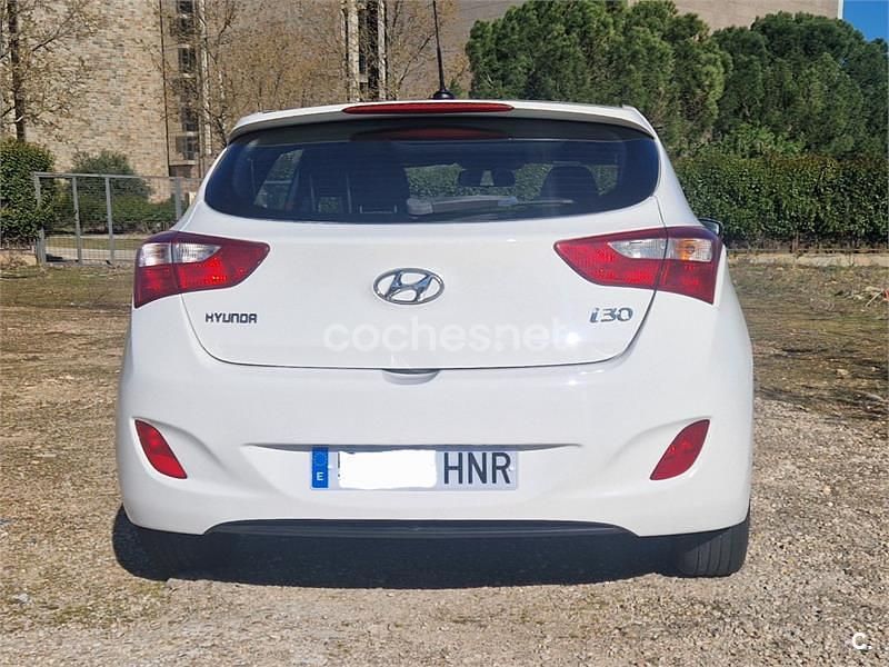 Usado Hyundai i30 90 CV (66 kW) 2013 Blanco Berlina