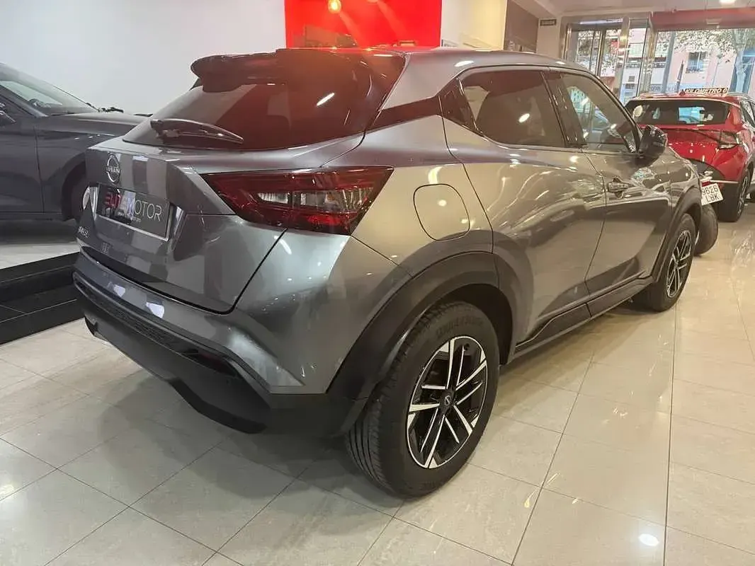 Usado Nissan Juke N-Connecta 114 CV (83 kW) 2024 Gris SUV