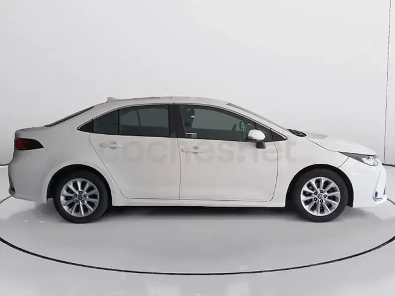 Usado Toyota Corolla Style 122 CV (89 kW) 2022 Blanco Berlina