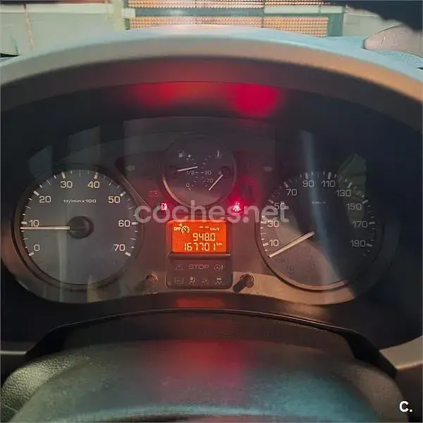 Usado Peugeot Partner Tepee Active 100 CV (73 kW) 2016 Blanco Monovolumen
