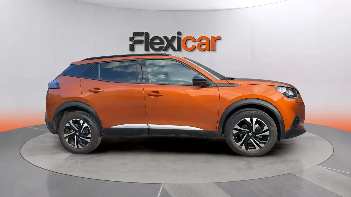 Usado Peugeot 2008 Allure 131 CV (96 kW) 2023 Naranja SUV