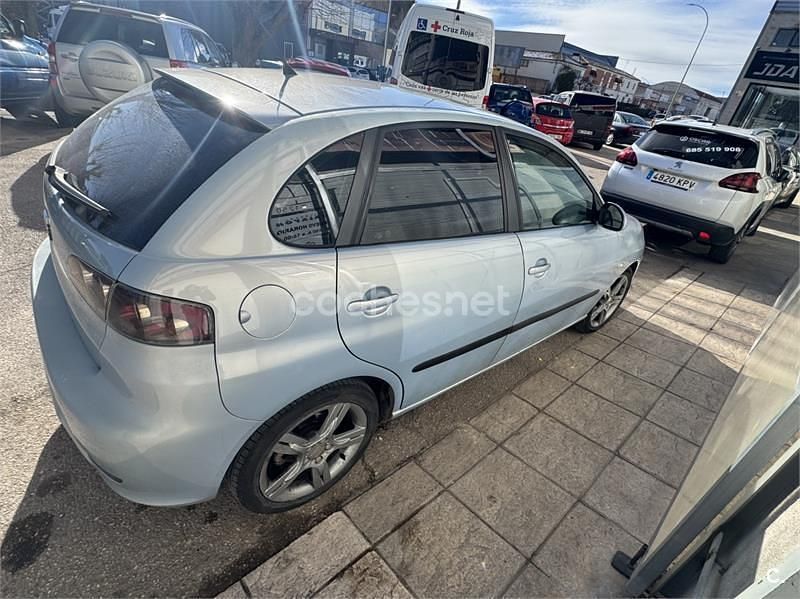 Gris / plata Usado 2002 Seat Ibiza Sport Berlina | 2500 € (Buen precio) - Imagen 1/3