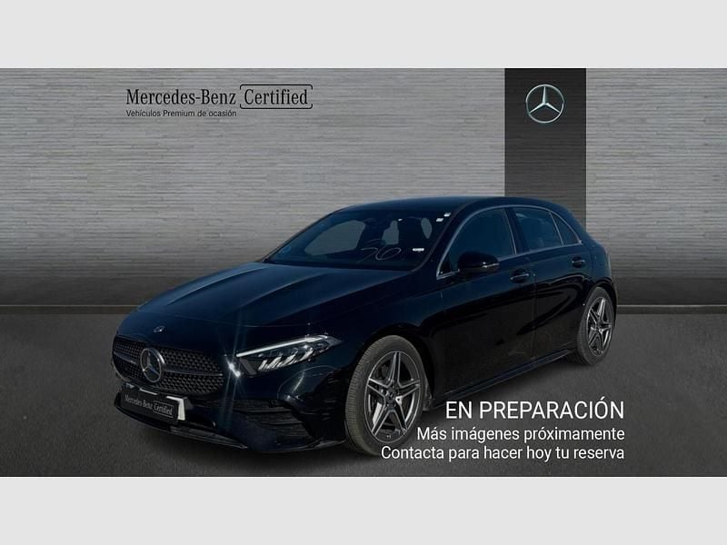 Negro noche uni Usado 2025 Mercedes A180 Utilitario | 32.990 € (Precio justo) - Imagen 1/4