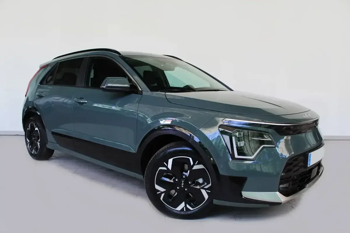 Usado Kia Niro 150 kW (204 HP) 2023 Verde SUV