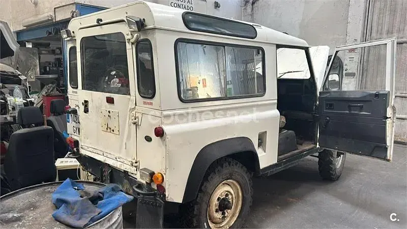 Usado Land Rover Defender 112 CV (82 kW) 1991 Blanco SUV