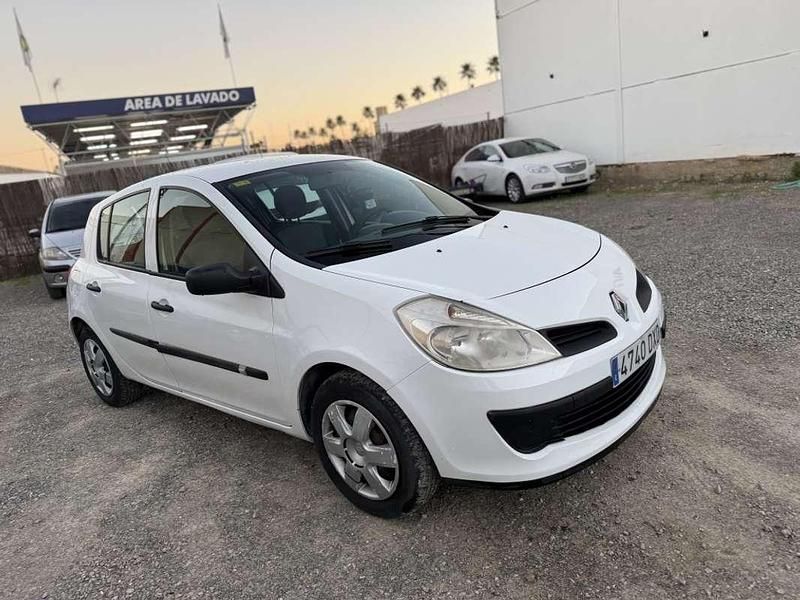 Usado Renault Clio II Authentique 75 CV (55 kW) 2006 Blanco Utilitario
