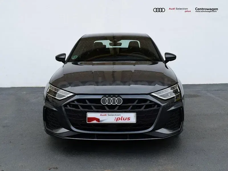Usado Audi A3 S-Line 150 CV (110 kW) 2025 Gris / plata Berlina
