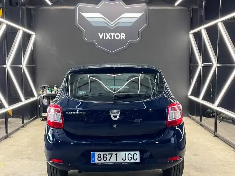 Usado Dacia Sandero Base 75 CV (55 kW) 2015 Azul Berlina