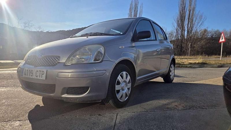 Usado Toyota Yaris Luna 75 CV (55 kW) 2004 Marrón Utilitario