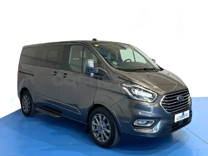 Usado Ford Tourneo Titanium X 185 CV (136 kW) 2021 Gris / plata Monovolumen