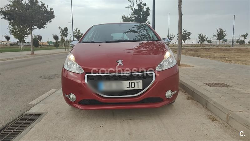Rojo Usado 2015 Peugeot 208 Style Utilitario | 8990 € (Un poco caro) - Imagen 1/4