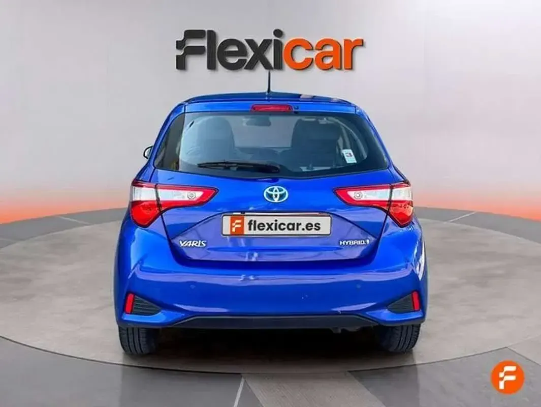 Usado Toyota Yaris Hybrid Active 99 CV (72 kW) 2019 Azul Utilitario
