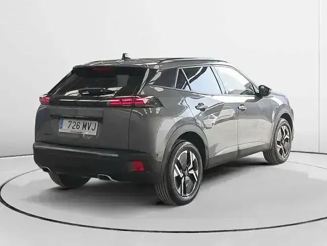 Usado Peugeot 2008 Allure 130 CV (95 kW) 2024 Gris / plata SUV