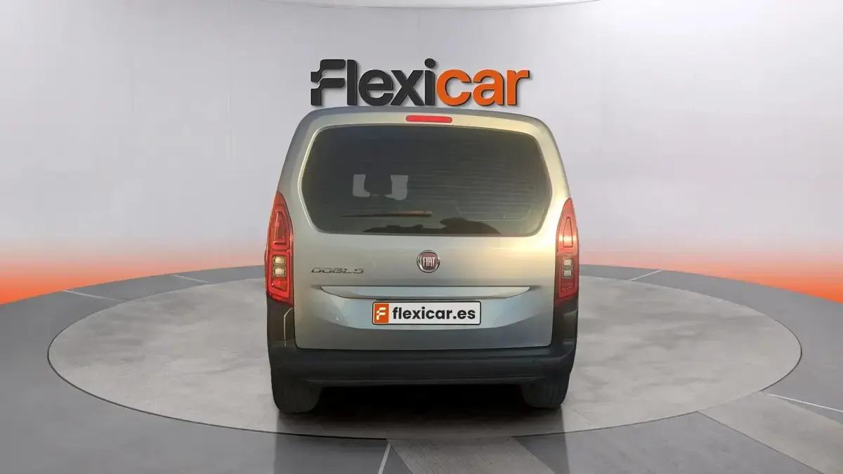 Usado Fiat Doblò 131 CV (96 kW) 2023 Gris Monovolumen
