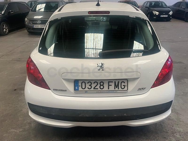 Usado Peugeot 207 70 CV (51 kW) 2007 Blanco Berlina