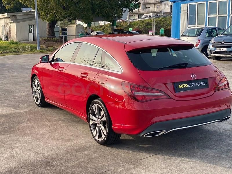 Usado Mercedes CLA200 Shooting Brake 136 CV (100 kW) 2018 Rojo Familiar